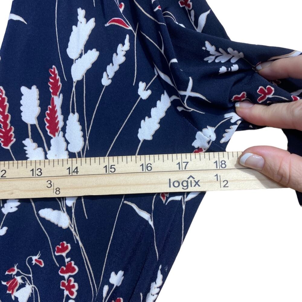 Charter Club navy blue floral wrap style 3/4 sleeve blouse - Medium Petite - Picture 7 of 8